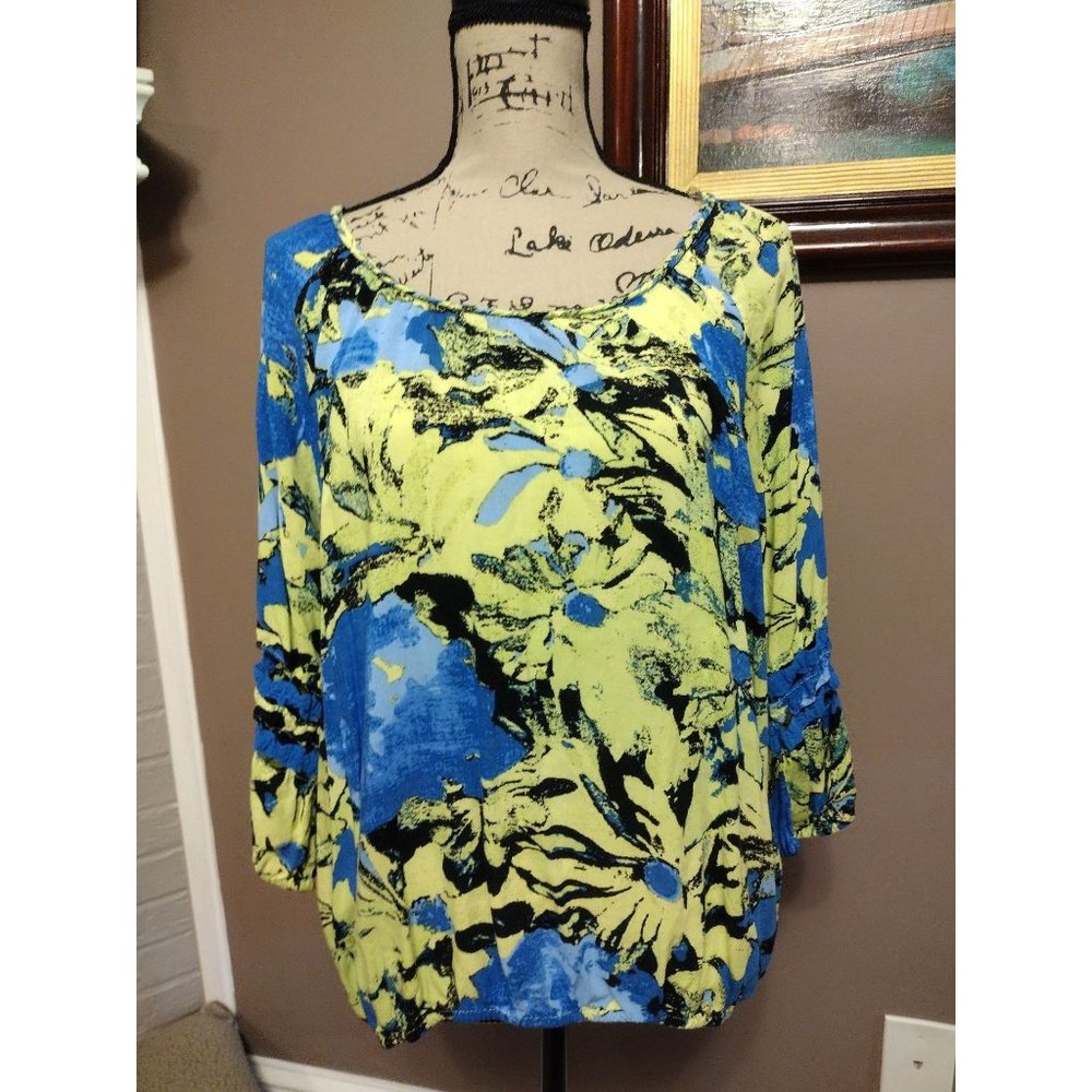 Westbound blue bright green abstract print top size L cut-out detail sleeves